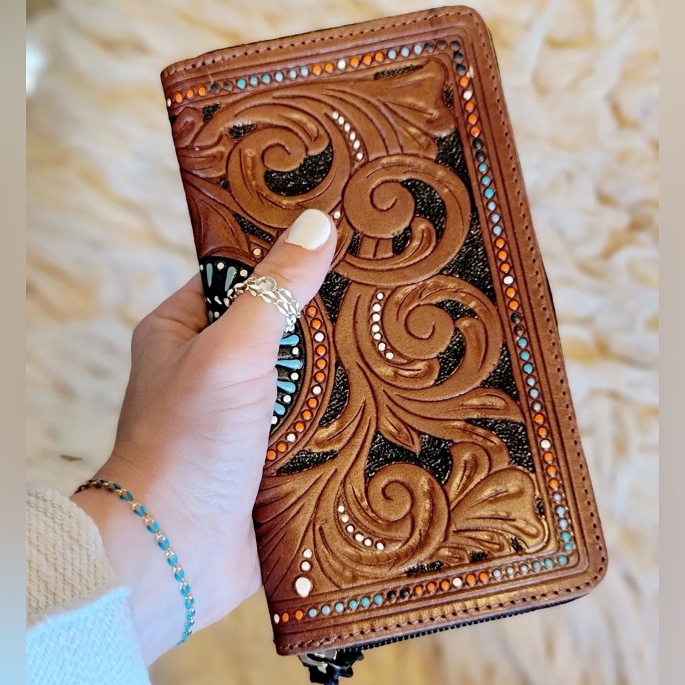 Tooled zip around wallet